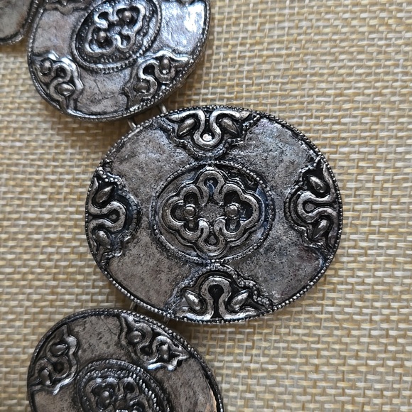 Chico's Silver Ornate Necklace. In Like New Condition. Gorgeous! - Picture 2 of 12